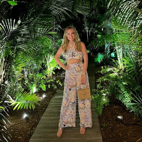 Beautiful floral print two piece outfit - Picture 3 of 3